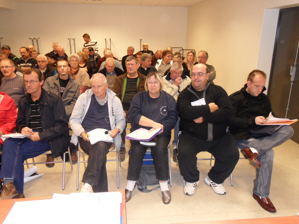 Les arbitres au 1er rang Les arbitres au 1er rang