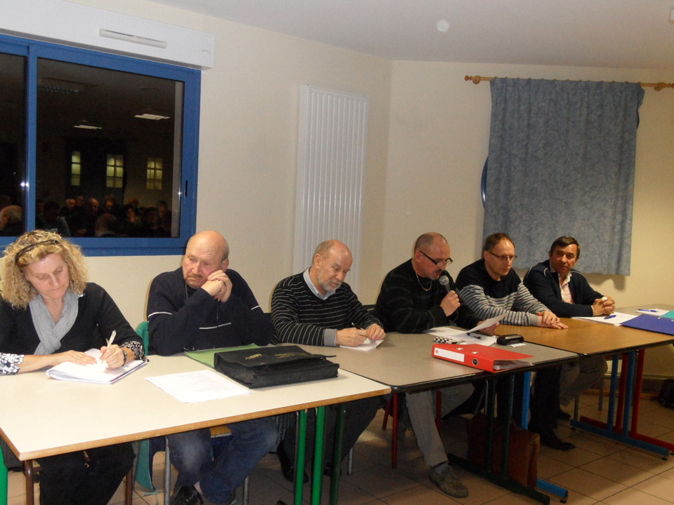 Thierry BONNEMAINS (Président) entouré de Robert BARTHONNAT ET Franck TISON Thierry BONNEMAINS (Président) entouré de Robert BARTHONNAT ET Franck TISON