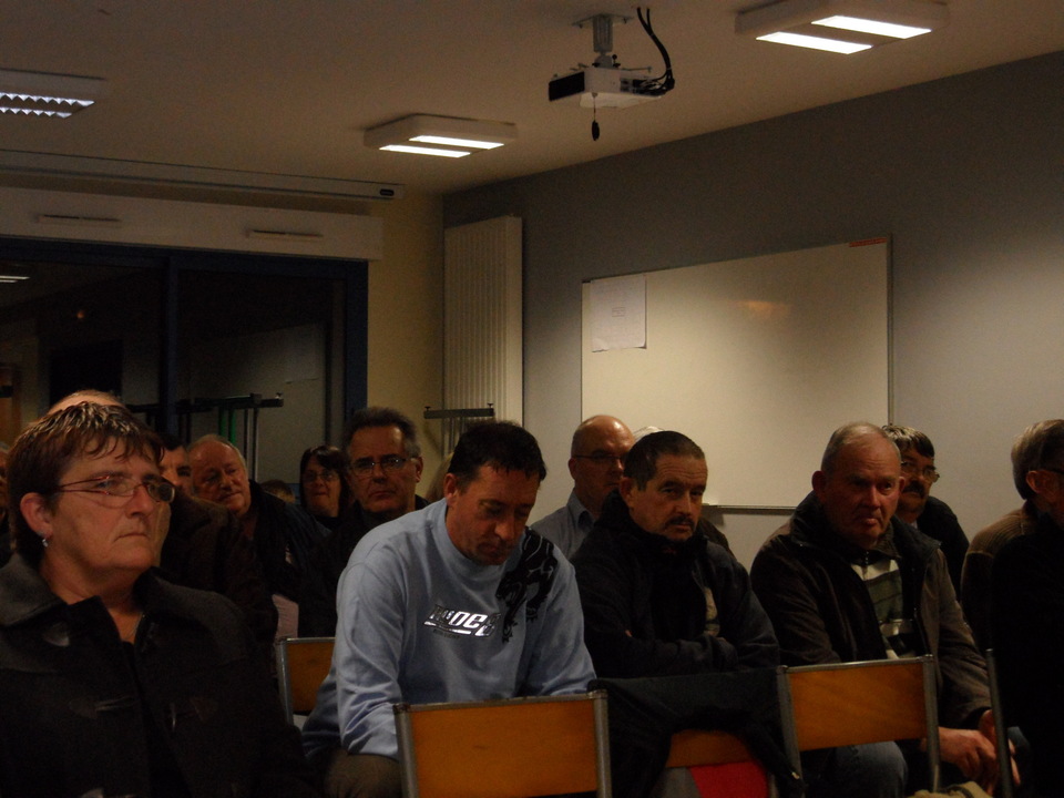 Une partie des présents avec les nouveaux membres du bureau Une partie des présents avec les nouveaux membres du bureau