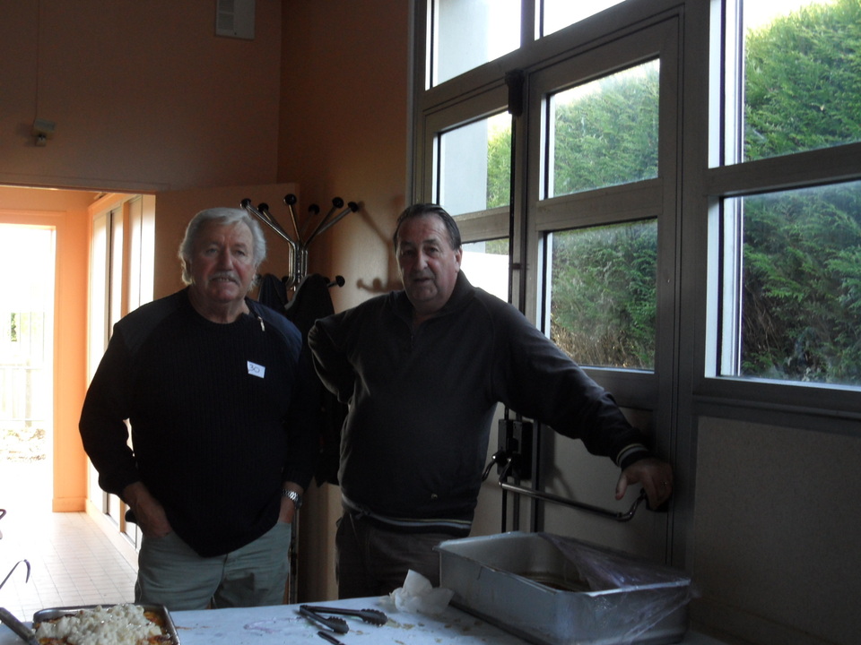 Pierrot et Roro au service des copains et copines Pierrot et Roro au service des copains et copines