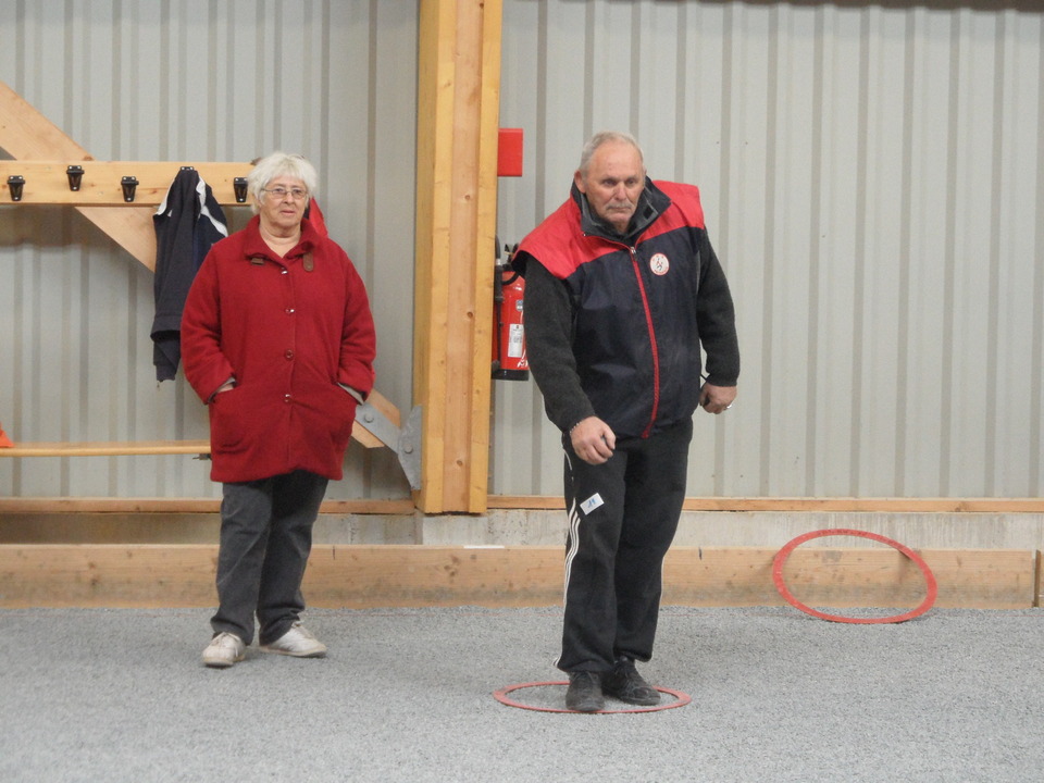 Pierrot sous l'oeil admiratif de Madeleine Pierrot sous l'oeil admiratif de Madeleine