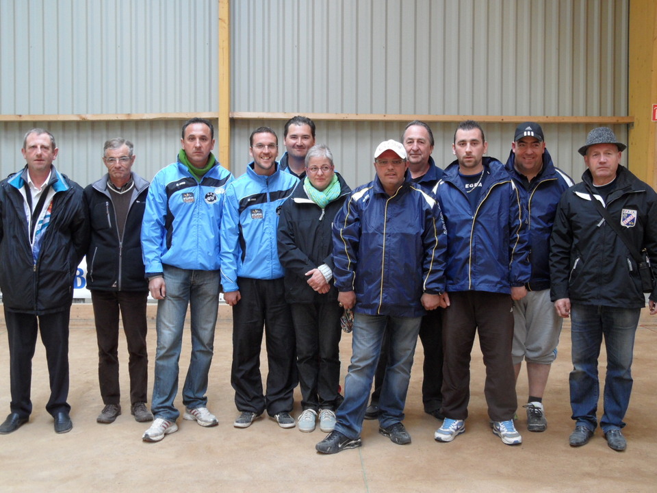 Les finalistes, les délégués et les arbitres de ce championnat Les finalistes, les délégués et les arbitres de ce championnat