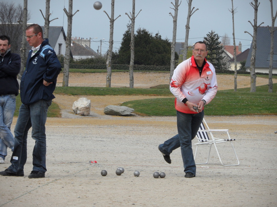 Dominique LEFEVRE (OHS) découvre le jeu provençal