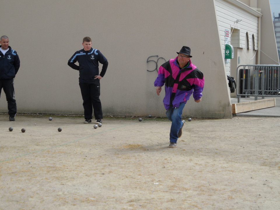 Allez MAÏ sort nous la dernière blague! Allez MAÏ sort nous la dernière blague!