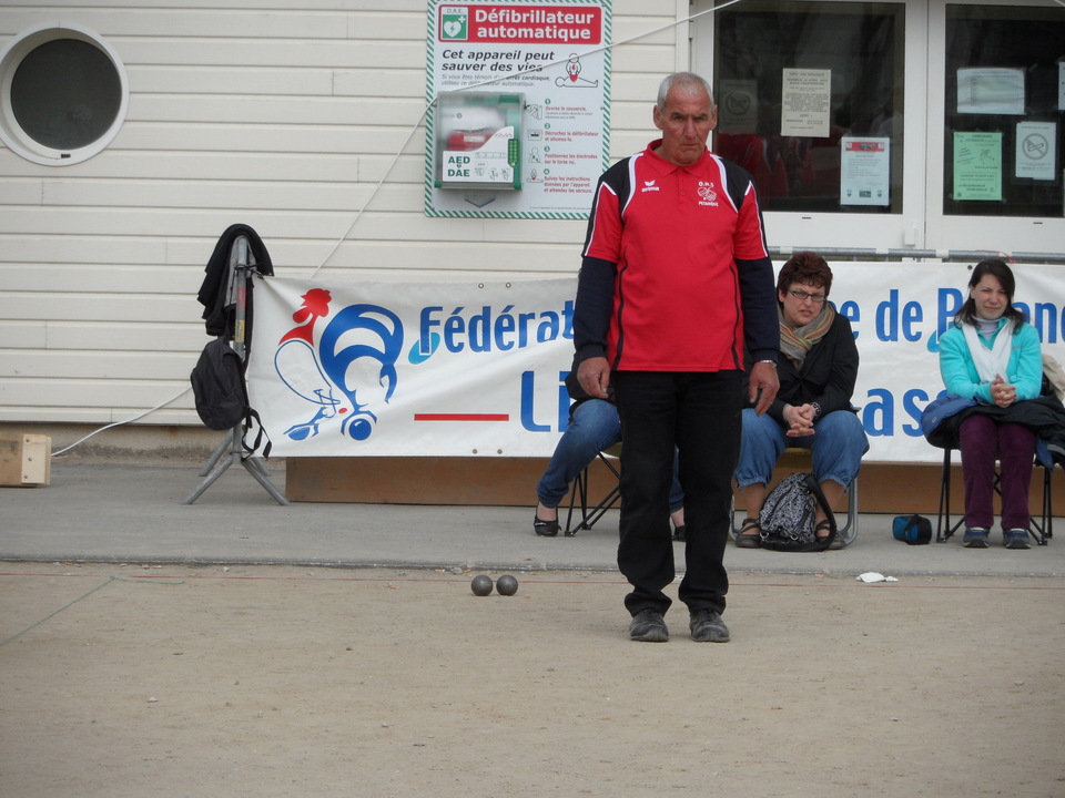 Thierry ALBAREZ observe et repère les dévers