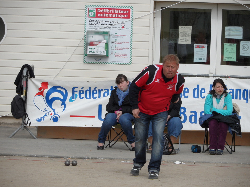 Stéphane sous l'oeil de la famille attentive