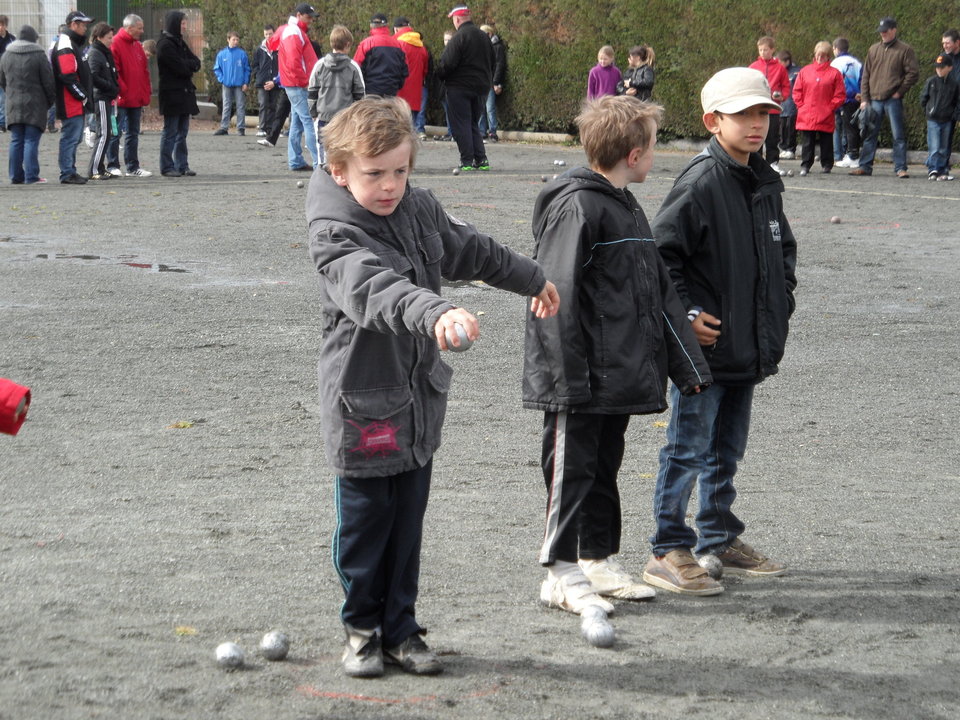 Les jumeaux Mathieu et Jeremy FROMENTIN découvrent la pétanque fédérale