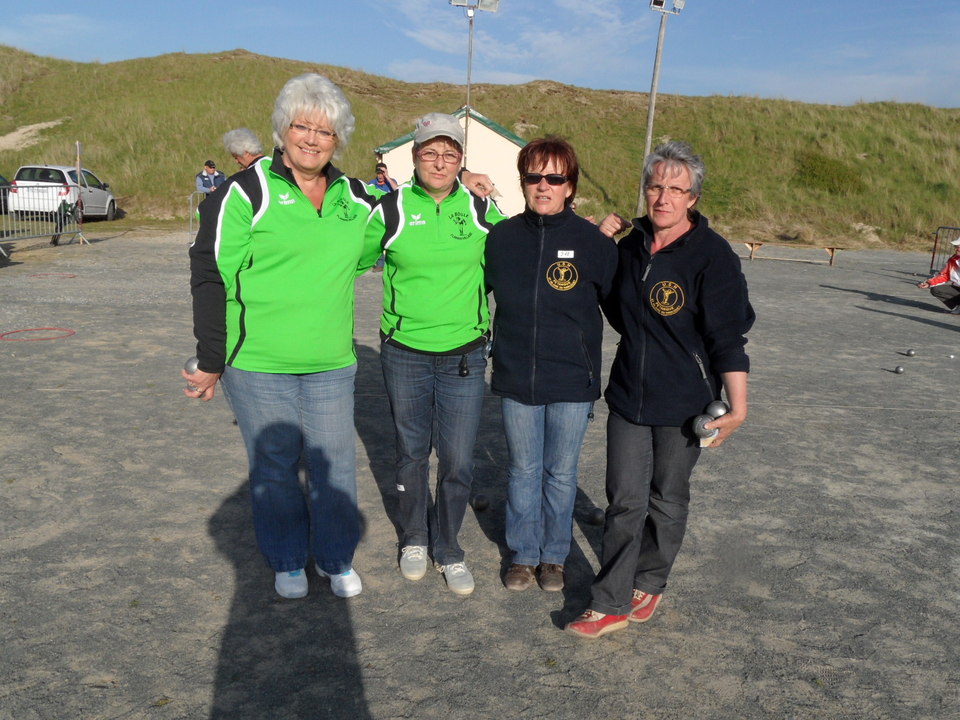 Les féminines de SAINT HILAIRE Championnes de la manche doublette vétérane