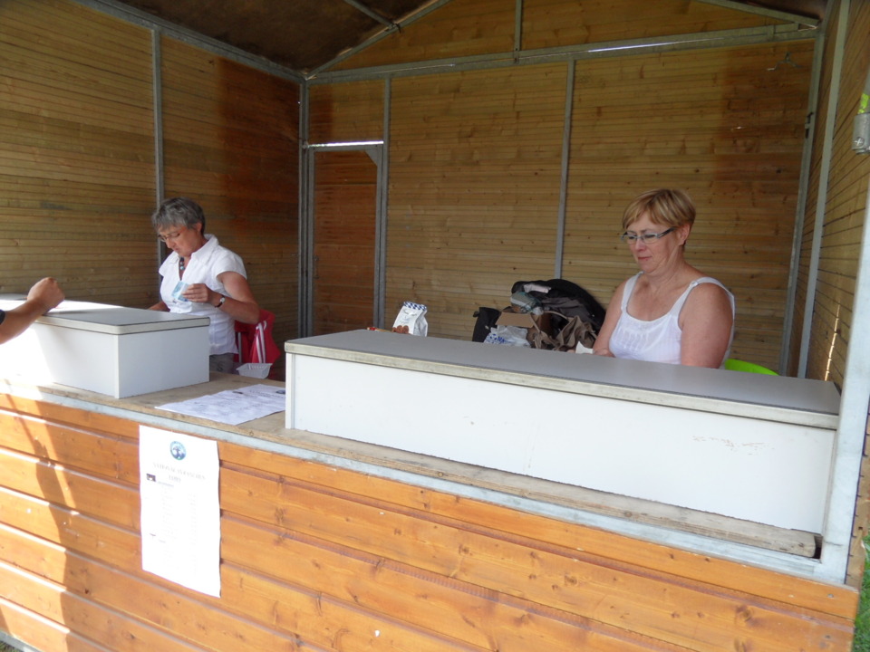 Nicole, Jacqueline et francoise aux caisses