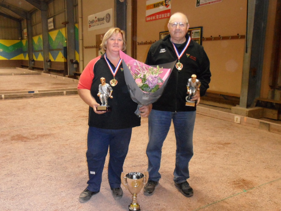 Championnat doublette mixte vétéran - Octeville ( PLO - OHS ) dominateurs à Agneaux Championnat doublette mixte vétéran - Octeville ( PLO - OHS ) dominateurs à Agneaux