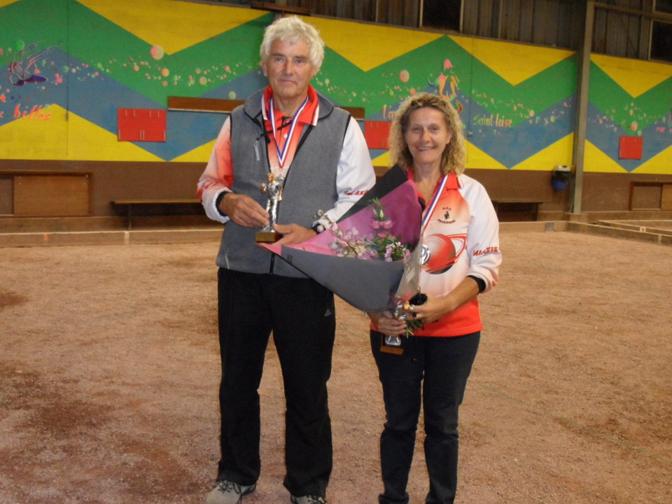Championnat doublette mixte vétéran - Octeville ( PLO - OHS ) dominateurs à Agneaux Championnat doublette mixte vétéran - Octeville ( PLO - OHS ) dominateurs à Agneaux