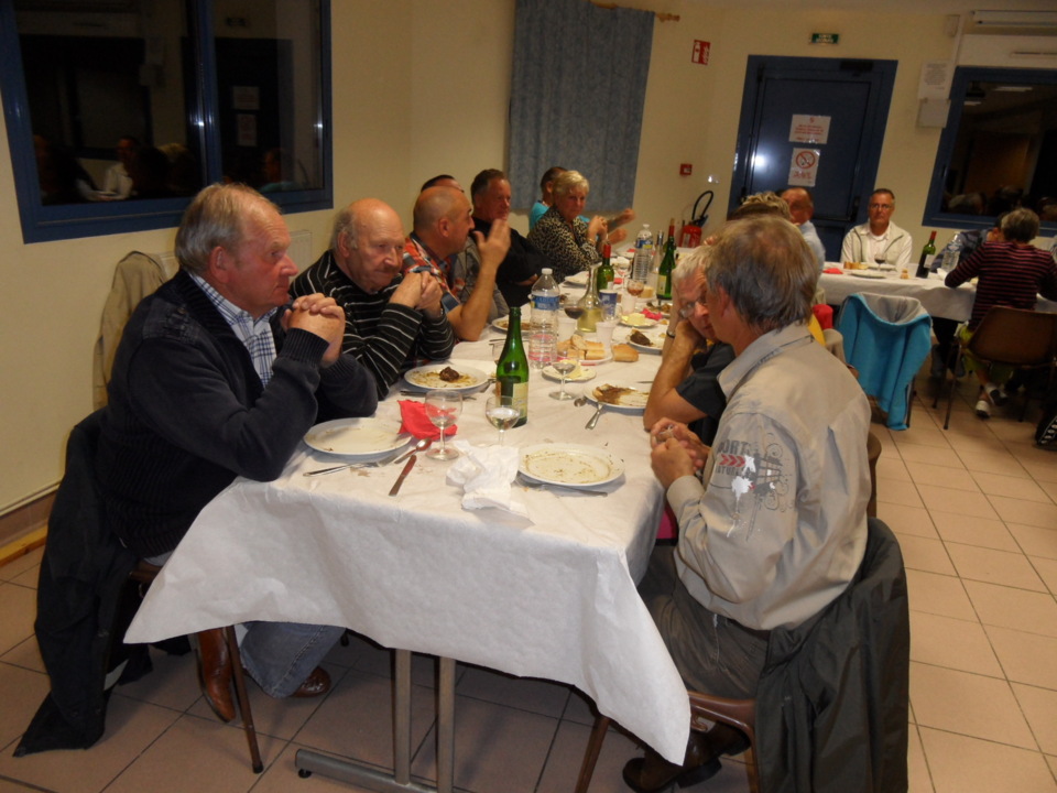 LE REPAS DES DIRIGEANTS ET BENEVOLES DE L' OHS