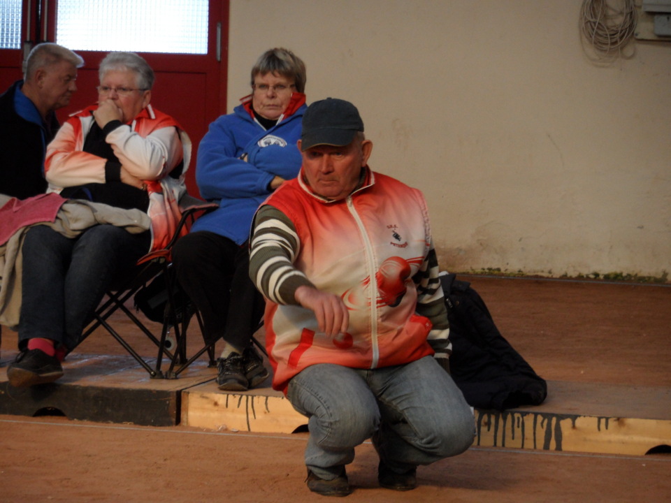 Daniel FRANKOWSKI - William ALEXANDRE - Jacques BARBE remporte le grand prix vétéran de Caen (256 équipes) Daniel FRANKOWSKI - William ALEXANDRE - Jacques BARBE remporte le grand prix vétéran de Caen (256 équipes)