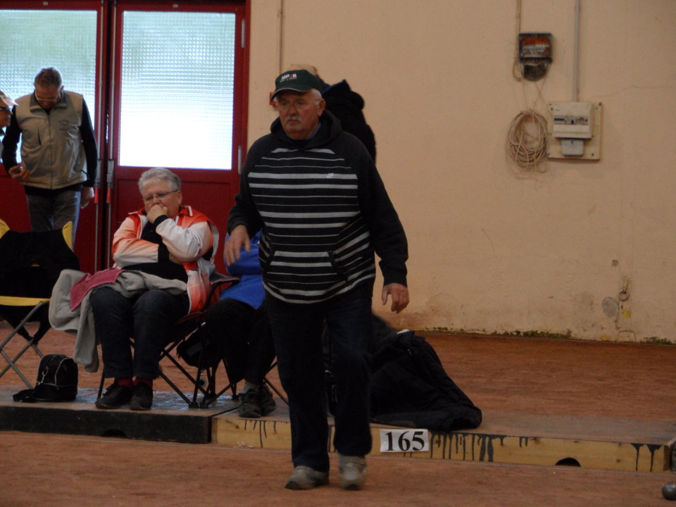Daniel FRANKOWSKI - William ALEXANDRE - Jacques BARBE remporte le grand prix vétéran de Caen (256 équipes) Daniel FRANKOWSKI - William ALEXANDRE - Jacques BARBE remporte le grand prix vétéran de Caen (256 équipes)