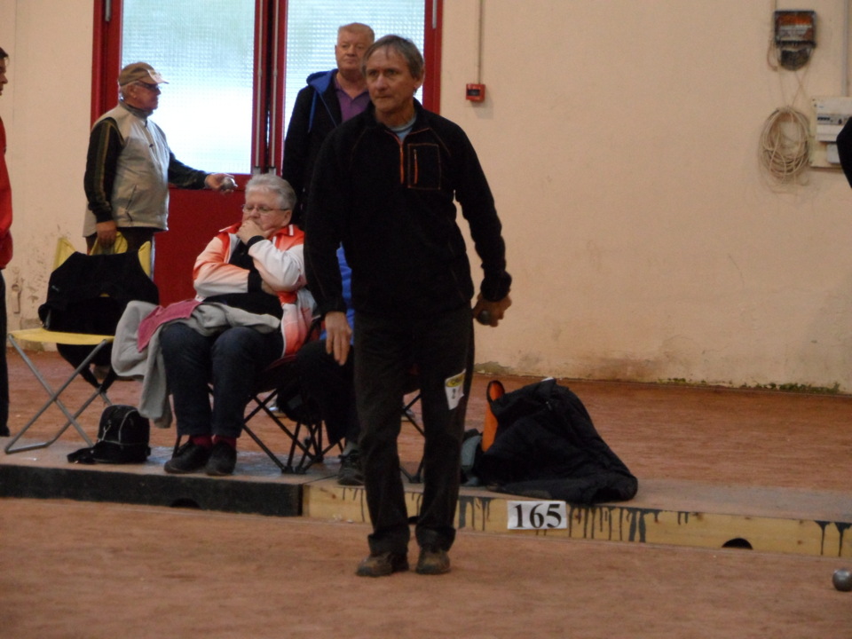 Daniel FRANKOWSKI - William ALEXANDRE - Jacques BARBE remporte le grand prix vétéran de Caen (256 équipes) Daniel FRANKOWSKI - William ALEXANDRE - Jacques BARBE remporte le grand prix vétéran de Caen (256 équipes)