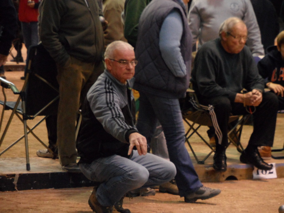 Daniel FRANKOWSKI - William ALEXANDRE - Jacques BARBE remporte le grand prix vétéran de Caen (256 équipes) Daniel FRANKOWSKI - William ALEXANDRE - Jacques BARBE remporte le grand prix vétéran de Caen (256 équipes)