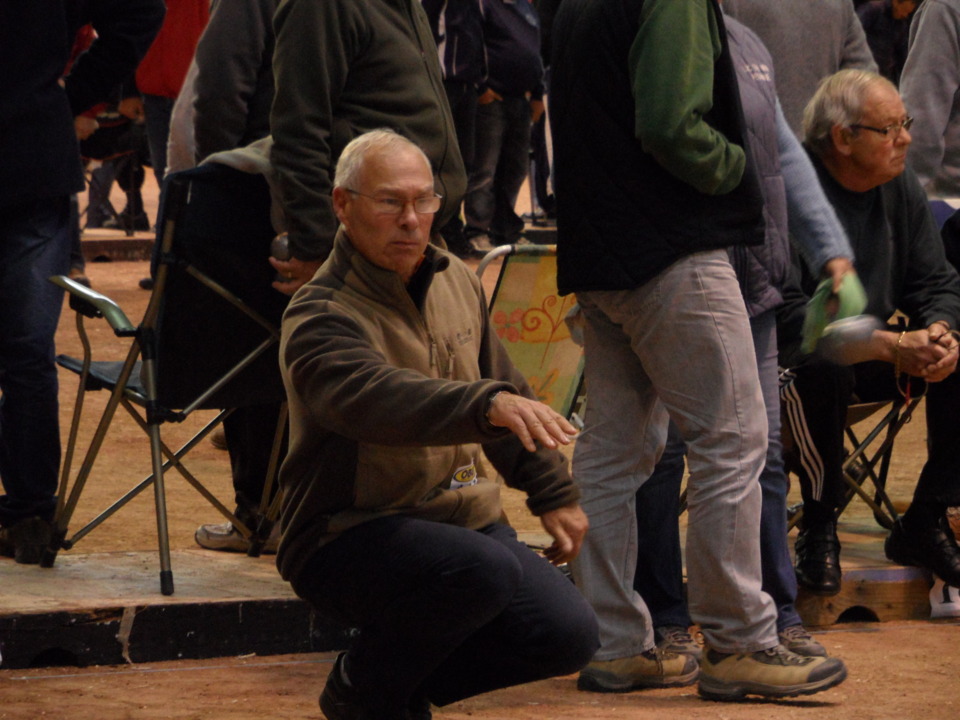 Daniel FRANKOWSKI - William ALEXANDRE - Jacques BARBE remporte le grand prix vétéran de Caen (256 équipes) Daniel FRANKOWSKI - William ALEXANDRE - Jacques BARBE remporte le grand prix vétéran de Caen (256 équipes)