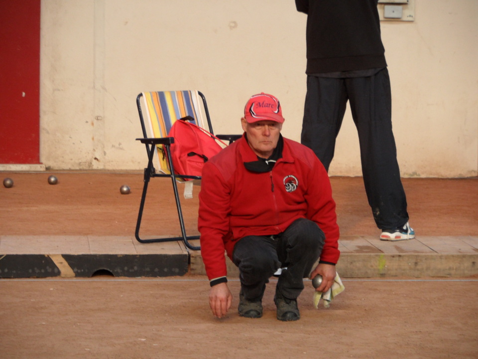 Daniel FRANKOWSKI - William ALEXANDRE - Jacques BARBE remporte le grand prix vétéran de Caen (256 équipes) Daniel FRANKOWSKI - William ALEXANDRE - Jacques BARBE remporte le grand prix vétéran de Caen (256 équipes)