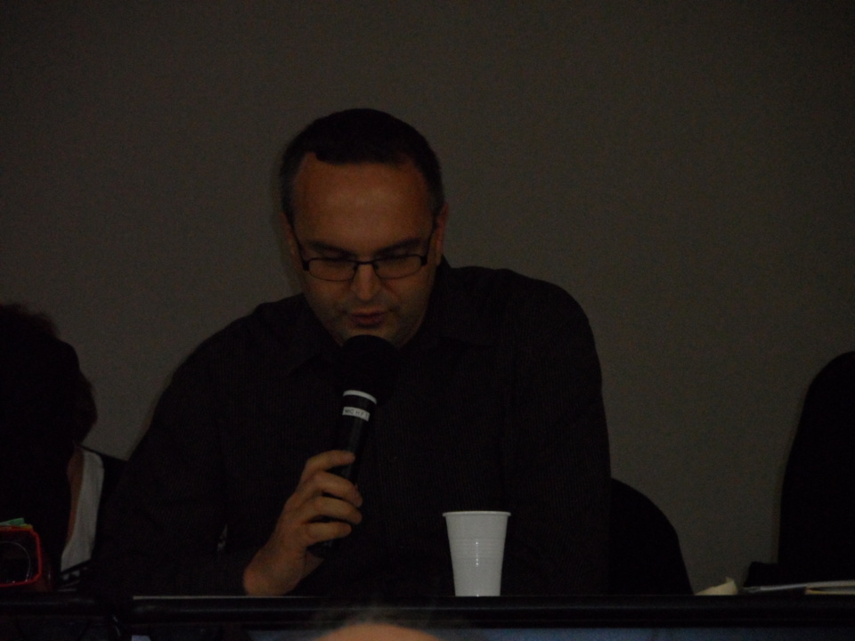 Vincent BONNEFOY lit de compte rendu de la commission jeunes Vincent BONNEFOY lit de compte rendu de la commission jeunes