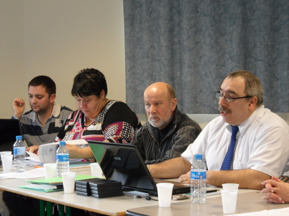 Robert BARTHONNAT bien entouré Robert BARTHONNAT bien entouré