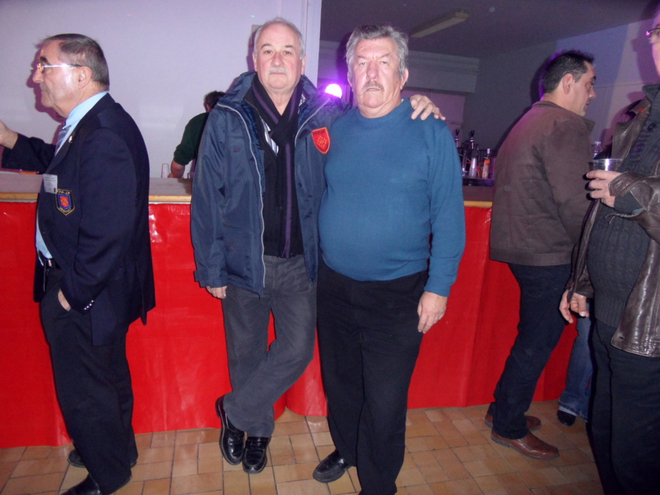 Une pose avec le secrétaire du comité