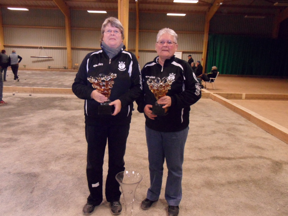Claudie GRARD et Suzie DUPRE, brillantes gagnantes du challenge du souvenir féminin 2013