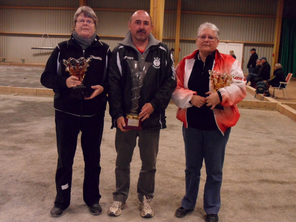 Le président de l'OHS avec les vainqueurs de ce challenge
