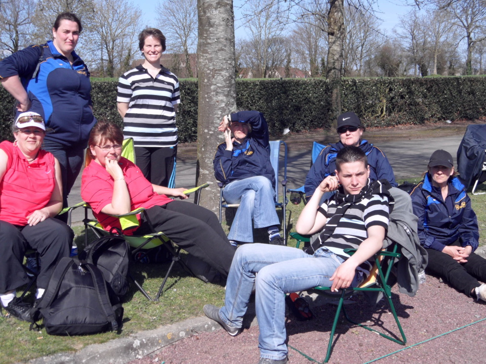 La délégation du calvados entourant les futures championnes La délégation du calvados entourant les futures championnes