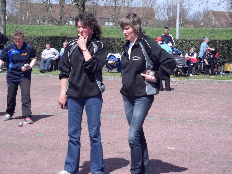 Les sourdevalaises en pleine réflexion Les sourdevalaises en pleine réflexion