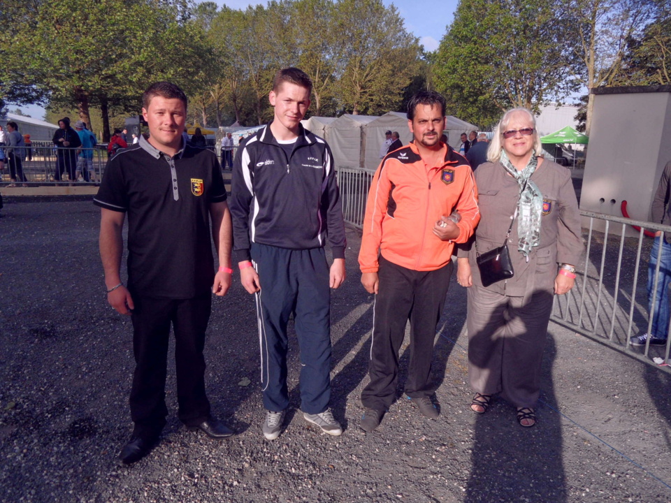 Benjamin VESVAL (CD) avec Elvis FALLET son délégué. Opposé à Jean FELTAIN avec dans la poule le futur champion de france 2013 Benjamin VESVAL (CD) avec Elvis FALLET son délégué. Opposé à Jean FELTAIN avec dans la poule le futur champion de france 2013