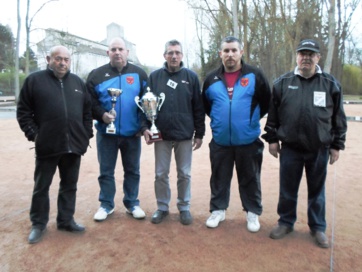 De gauche à droite : Alain CHERTIER, Hervé BORDINAT, Daniel BAYARD, Sébastien RECEVEUR, Gérald SOULAT De gauche à droite : Alain CHERTIER, Hervé BORDINAT, Daniel BAYARD, Sébastien RECEVEUR, Gérald SOULAT