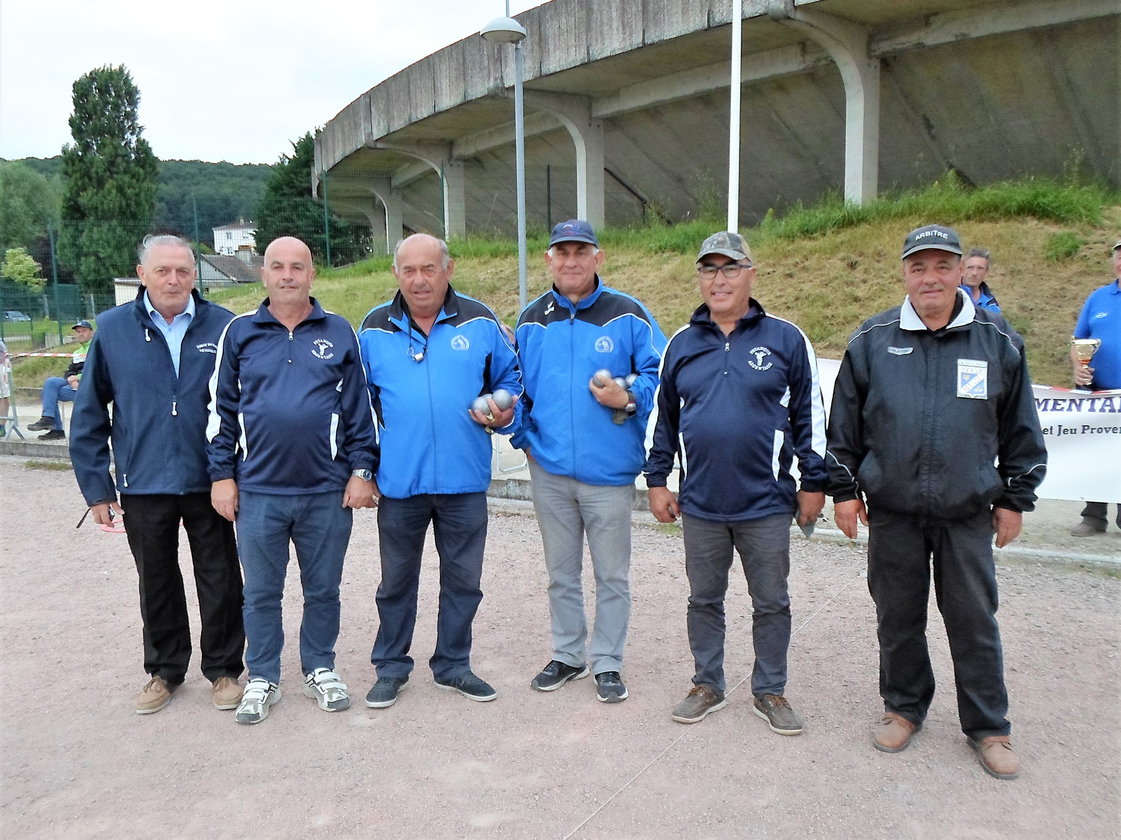 Jacques GIACALONE (comité), Didier RAFFESTIN, Alain CHERTIER, Bruno MAGGIANI, José PEDRO, Gérald SOULAT (arbitre) Jacques GIACALONE (comité), Didier RAFFESTIN, Alain CHERTIER, Bruno MAGGIANI, José PEDRO, Gérald SOULAT (arbitre)