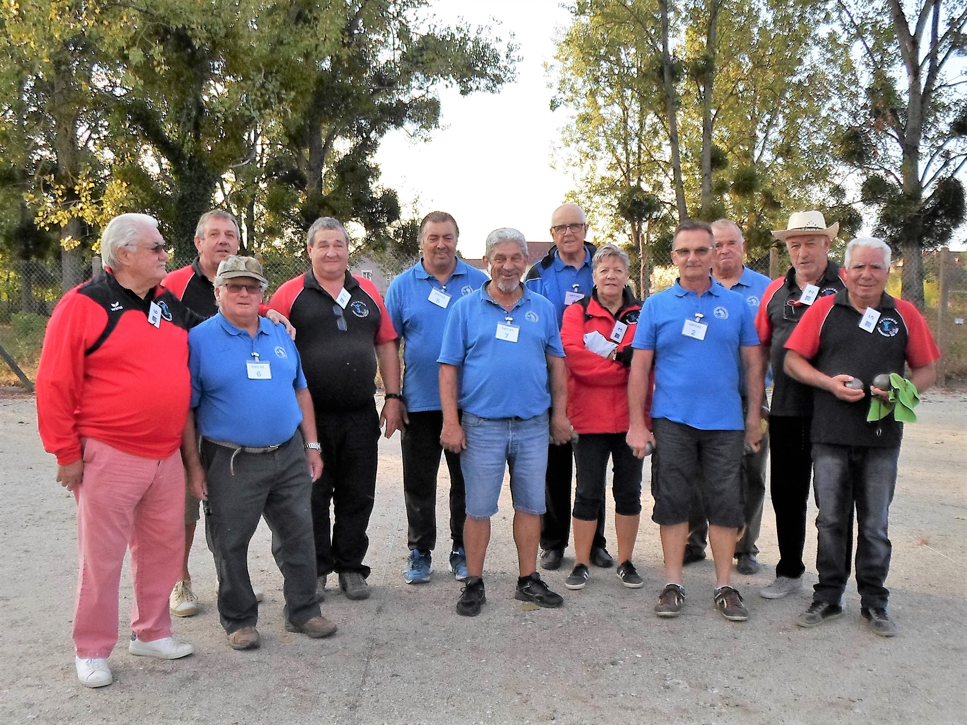 Division 2: ORVAL (polo bleu) - CHATEAUNEUF Division 2: ORVAL (polo bleu) - CHATEAUNEUF