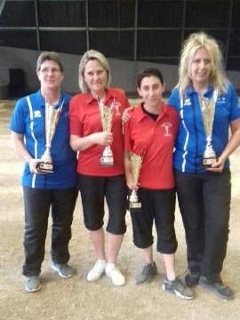 Championnes ( en bleu) et vice-championnes Championnes ( en bleu) et vice-championnes