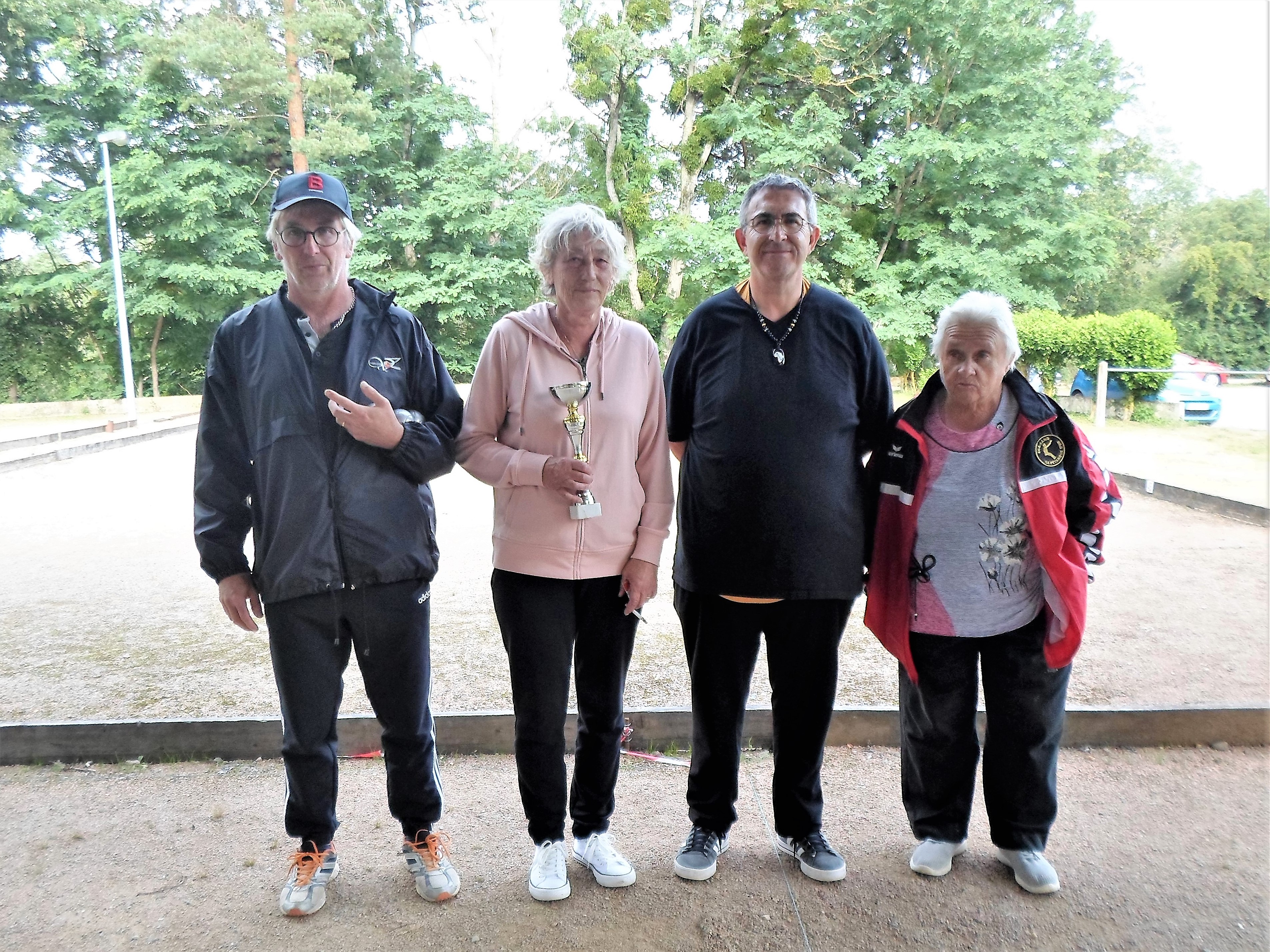 Finalistes et vainqueurs (au centre) du C