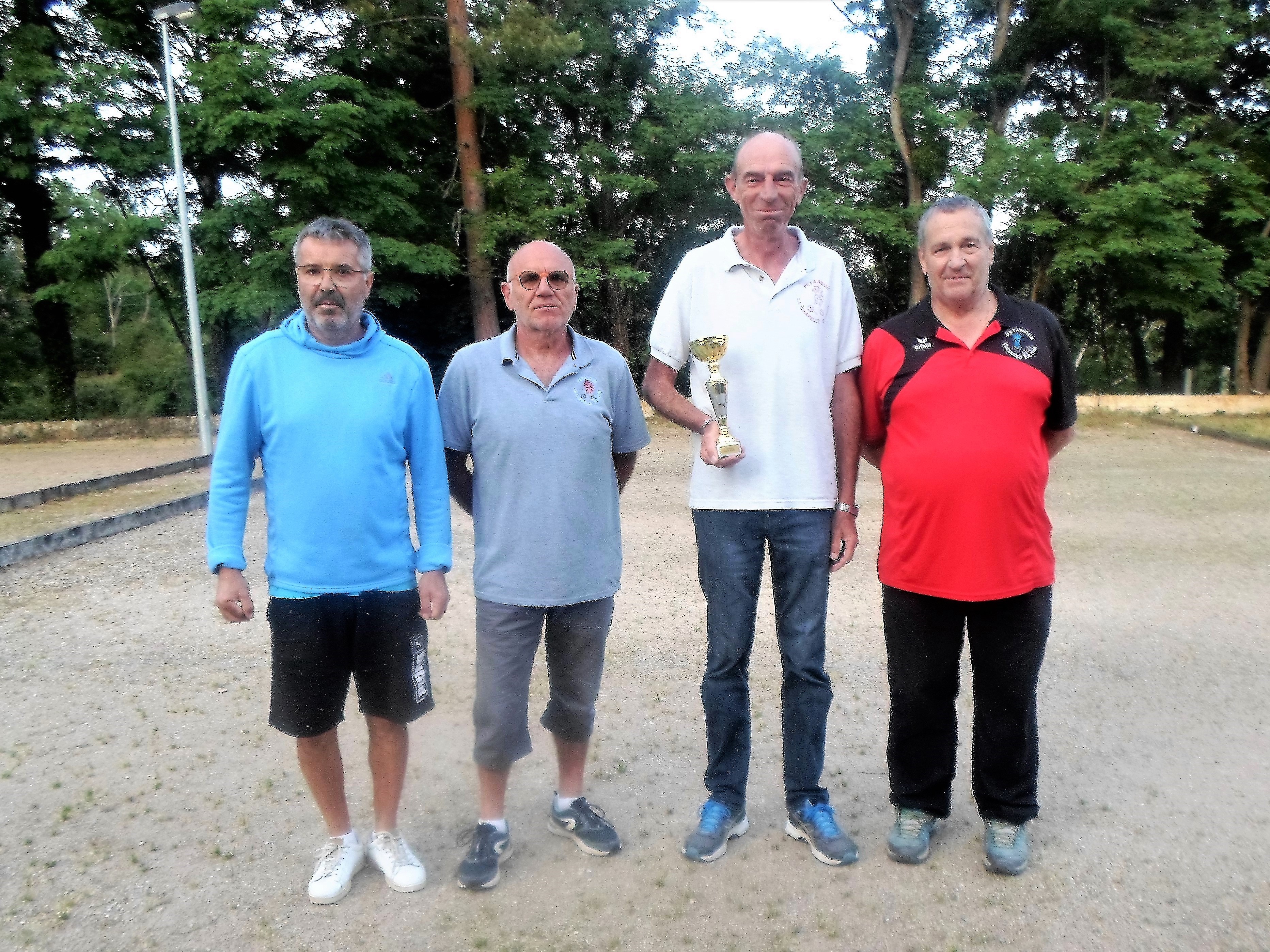 MIRANDA José - la doublette vainqueur du concours C - GUERIN Robert (président du CD 18) MIRANDA José - la doublette vainqueur du concours C - GUERIN Robert (président du CD 18)