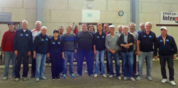 Les 2 équipes embrunaises de l'interclub des anciens