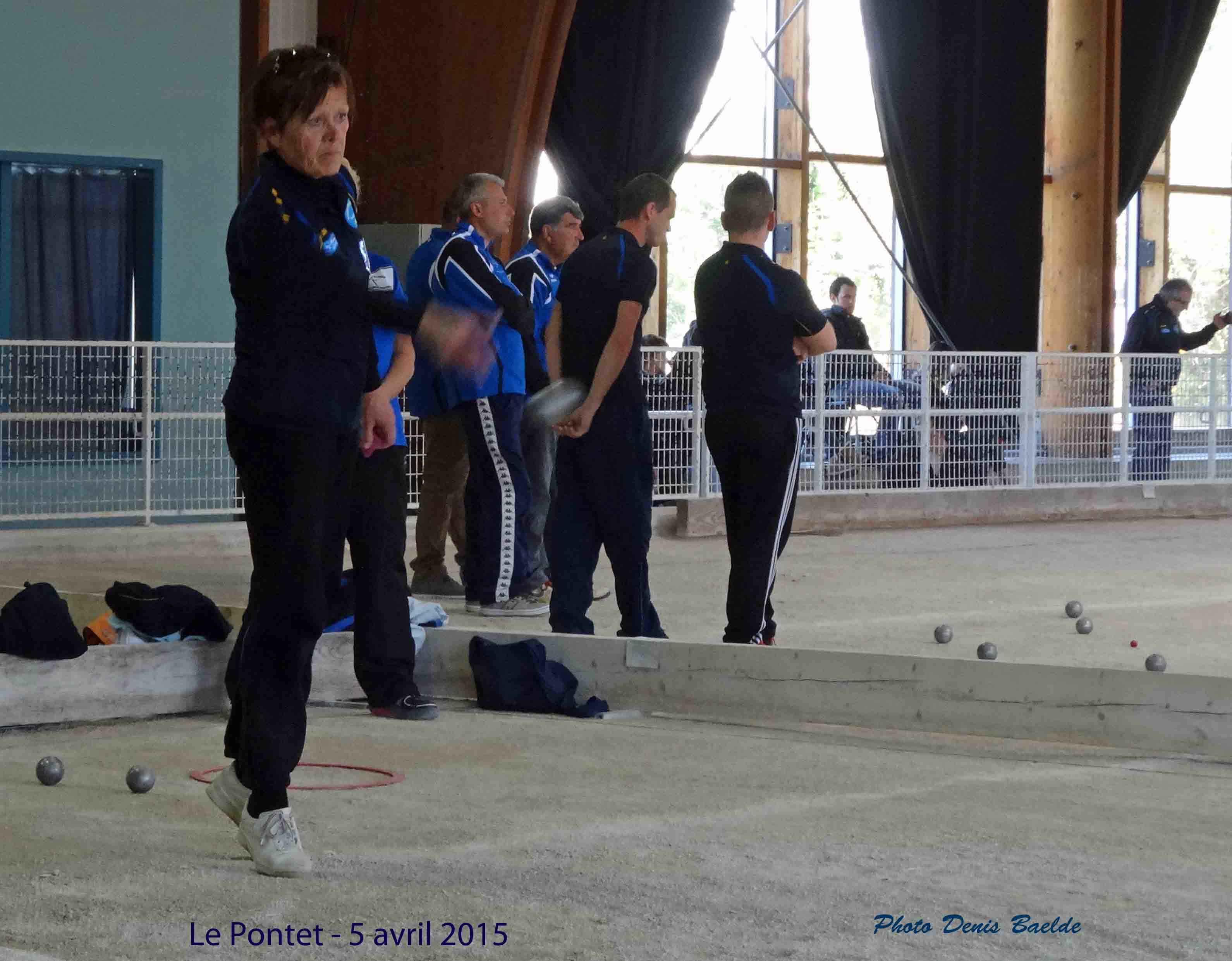 Claude s'échauffant non loin d'Aurélien disputant le Provençal Claude s'échauffant non loin d'Aurélien disputant le Provençal