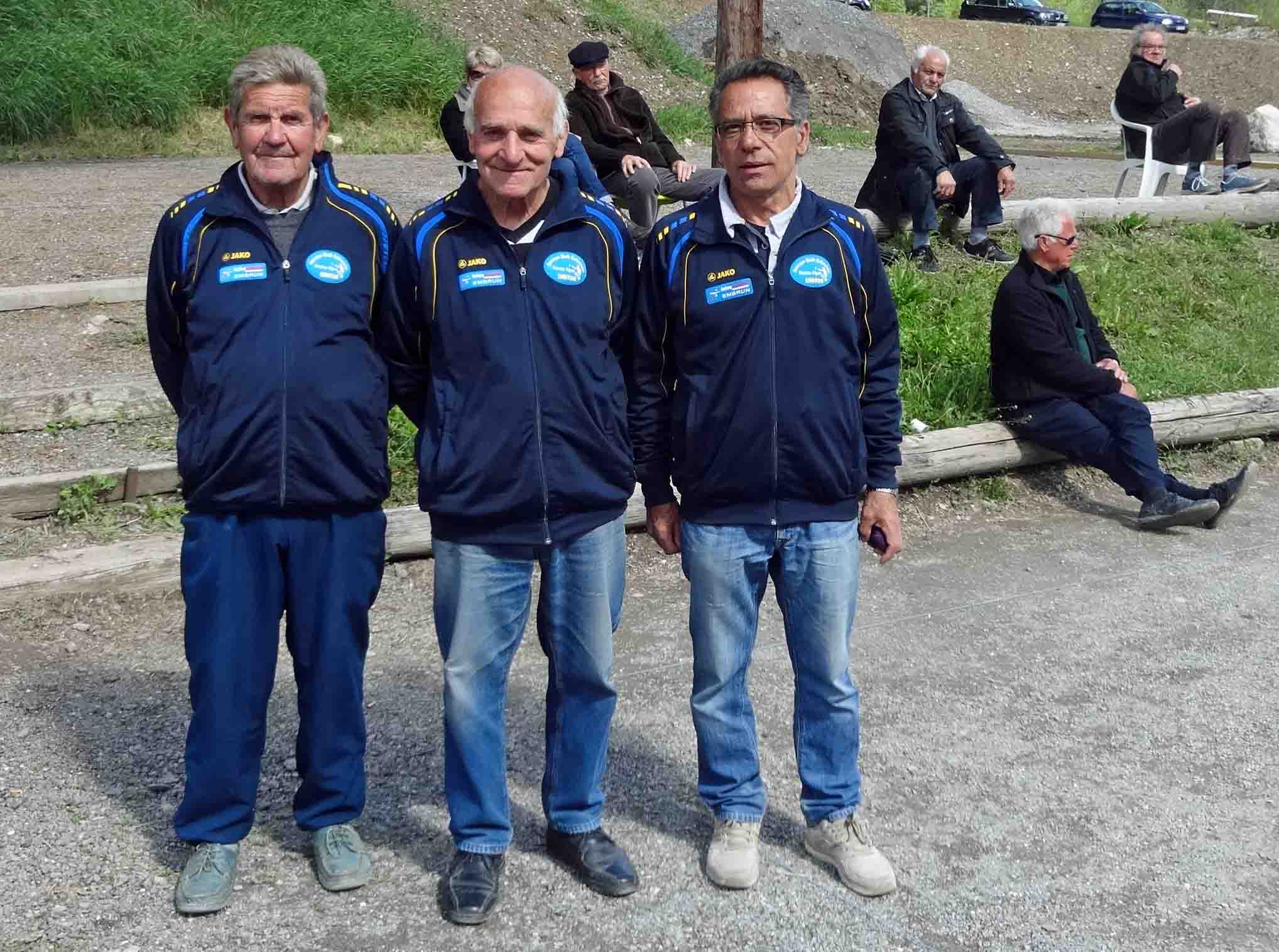 Notre équipe embrunaise après sa victoire contre Roosen Pierre ,Bernard Jacques et Pascal Colonna Notre équipe embrunaise après sa victoire contre Roosen Pierre ,Bernard Jacques et Pascal Colonna