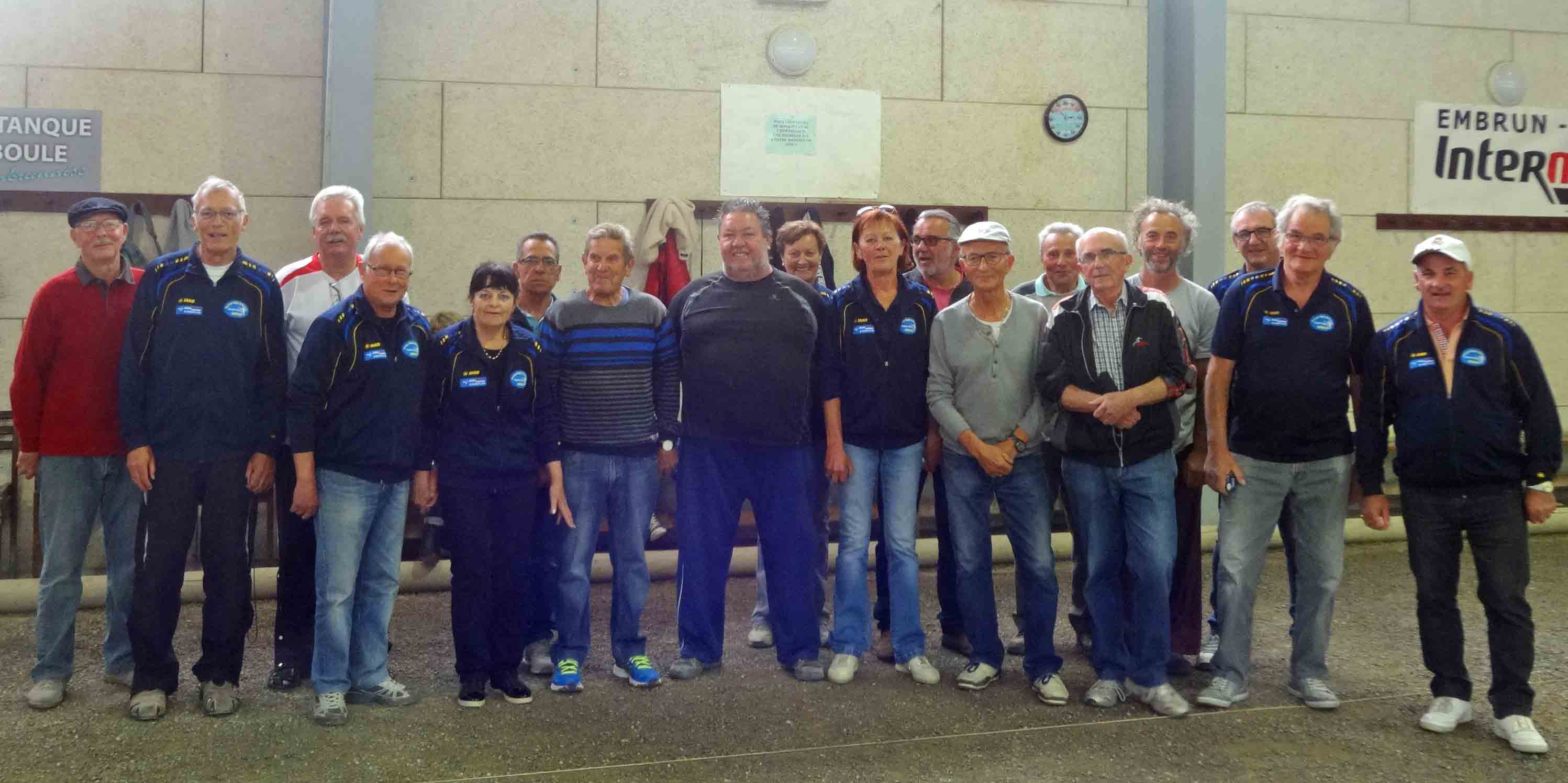 Les 2 équipes embrunaises de l'interclub des anciens