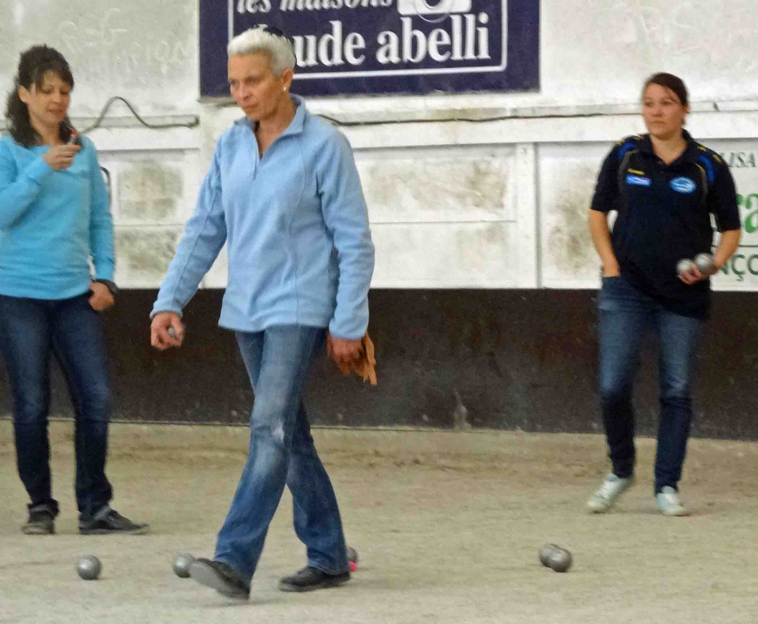 Nathalie et Charlotte  en compagnie de Cindy Payan Nathalie et Charlotte  en compagnie de Cindy Payan
