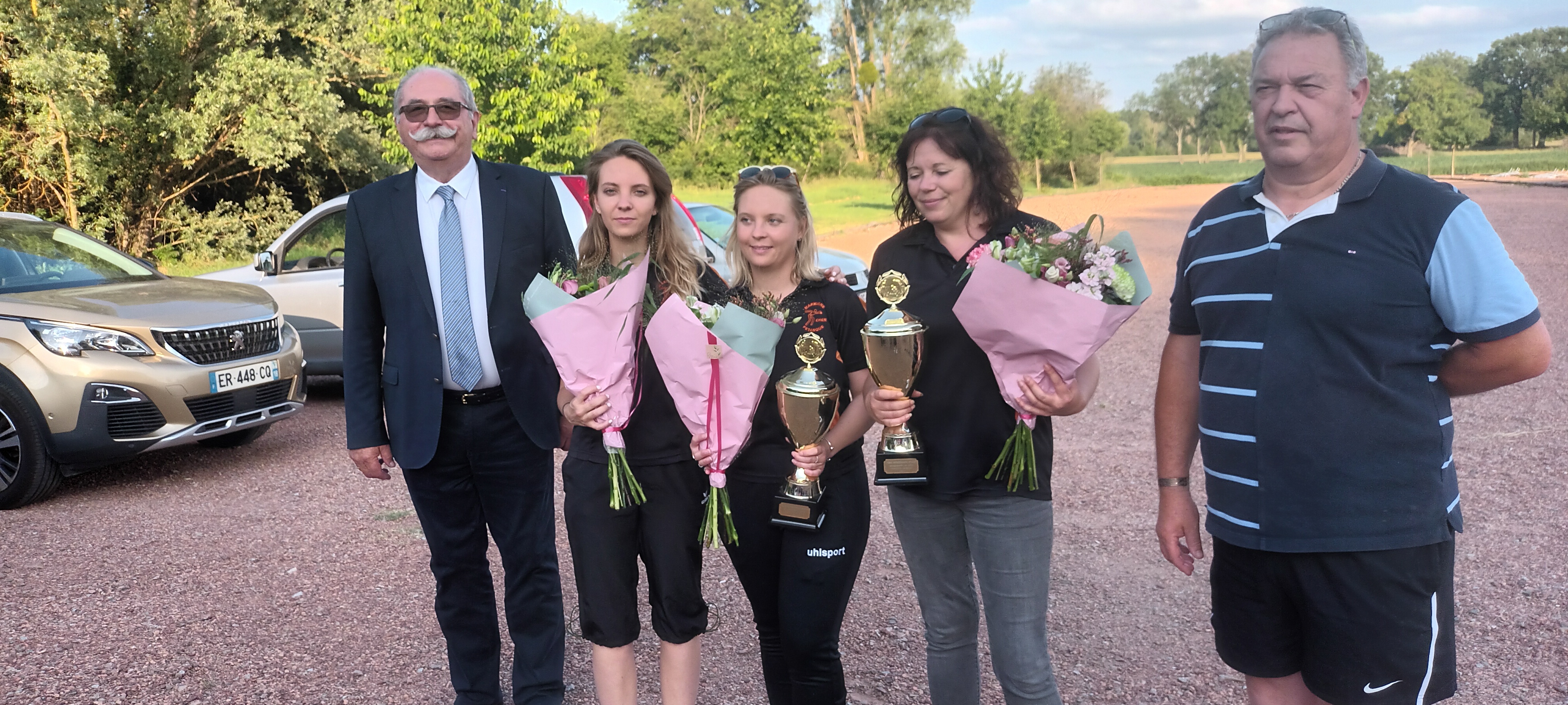 Mr Dupeyra (Maire) Lou/ Agathe/ Aurore et Gilles (Président)   e