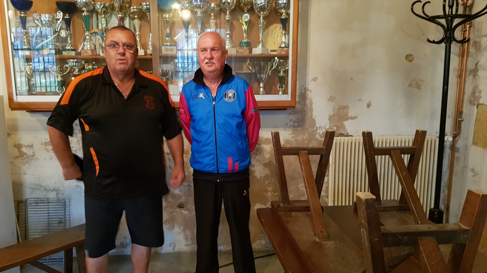 Didider en compagnie de son adversaire  futur vainqueur Didider en compagnie de son adversaire  futur vainqueur