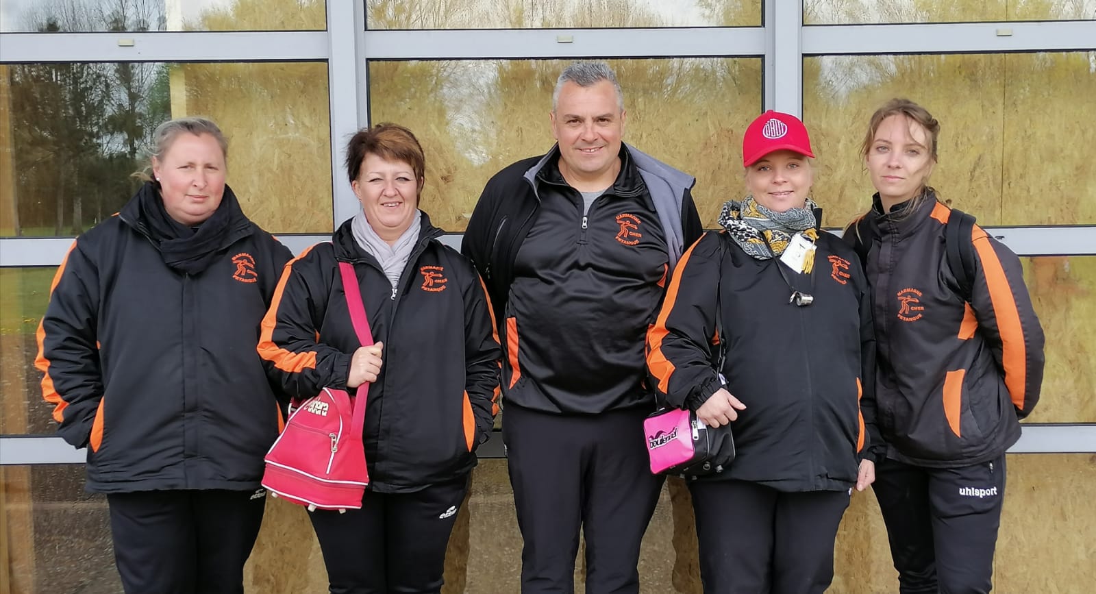 Lou et Agathe 1/2 finalistes du doublette Sabrina et Stéphanie 1/4 finalistes et Greg qui perd en 8éme. Bravo à tous les 5 pour ce beau parcours