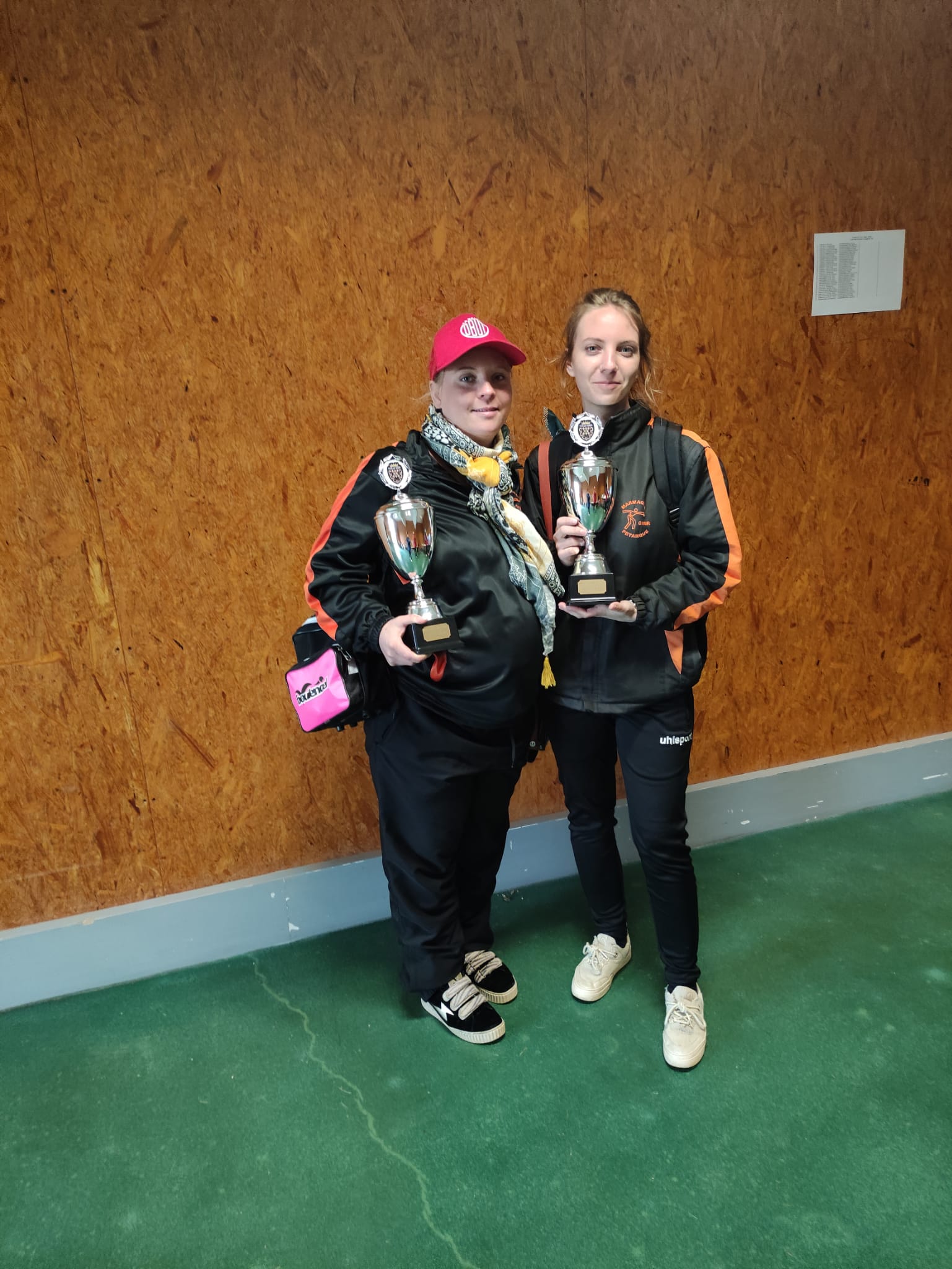 Lou et Agathe 1/2 finalistes du doublette Sabrina et Stéphanie 1/4 finalistes et Greg qui perd en 8éme. Bravo à tous les 5 pour ce beau parcours Lou et Agathe 1/2 finalistes du doublette Sabrina et Stéphanie 1/4 finalistes et Greg qui perd en 8éme. Bravo à tous les 5 pour ce beau parcours