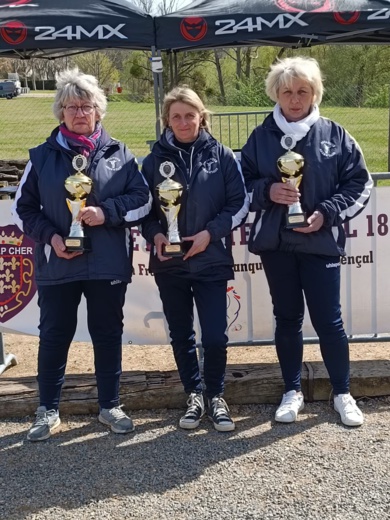 Départemental triplettes Féminines: Francoise, Valérie et Nadège perdent en demi-finale et se qualifient pour la Ligue.