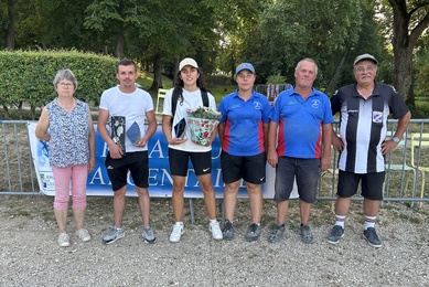 Amboise Camille (St Laurent Nouan) et Portier Pierre (Langon) vainqueur du 5ème régional doublette mixte