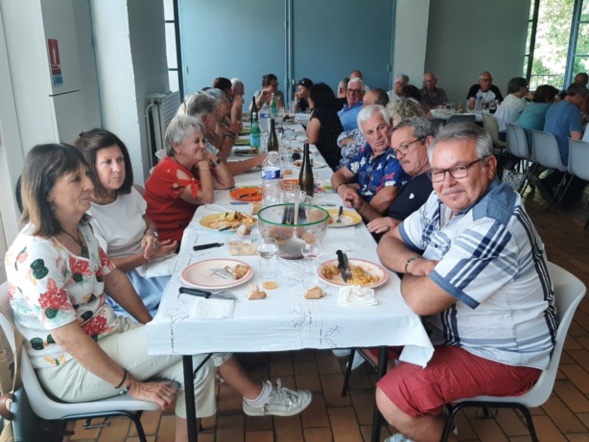 Les assiettes sont vides Les assiettes sont vides