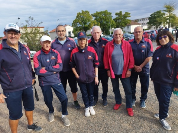 L'équipe Séniors avec un supporter L'équipe Séniors avec un supporter