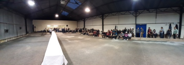 Tous les participants attendant la remise des récompenses et surtout le vin d'honneur Tous les participants attendant la remise des récompenses et surtout le vin d'honneur